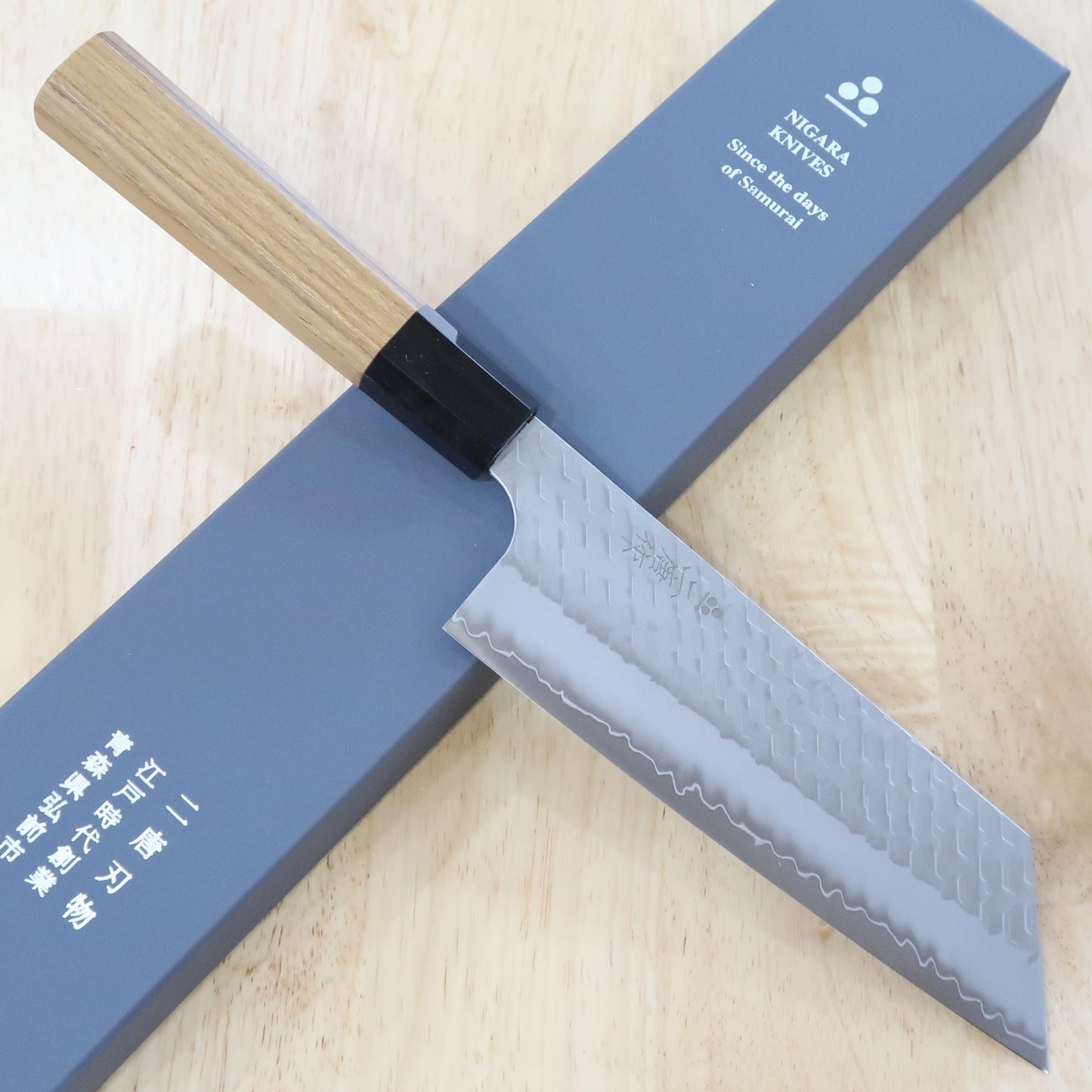 二唐刃物鍛造所 NIGARA SG2 磨き槌目 菜切 チーク八角柄 (180mm)