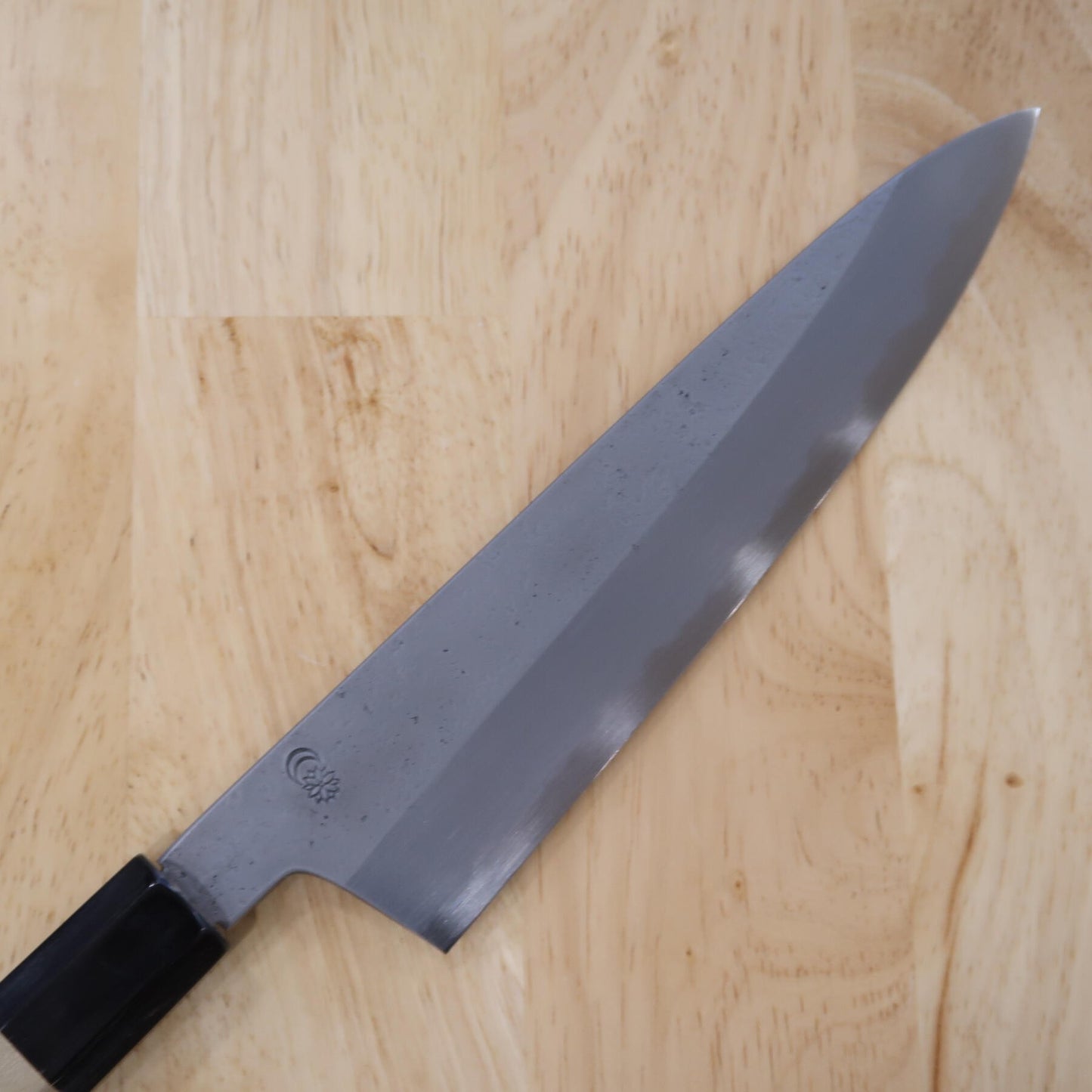 SAKAI KIKUMORI Shirogami No. 2 Gyuto Kikuzuki Magnolia Handle (210mm)