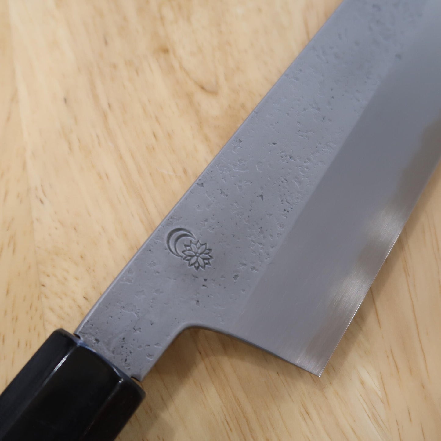 SAKAI KIKUMORI Shirogami No. 2 Gyuto Kikuzuki Magnolia Handle (210mm)