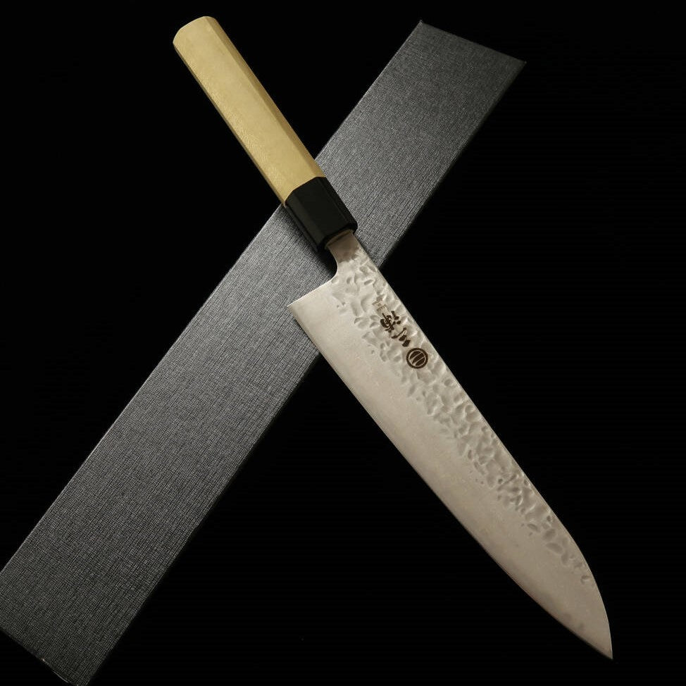 Gyuto MIURA AUS10 (10A) Acabado martillado damasco, mango octogonal de magnolia (210/240 mm)