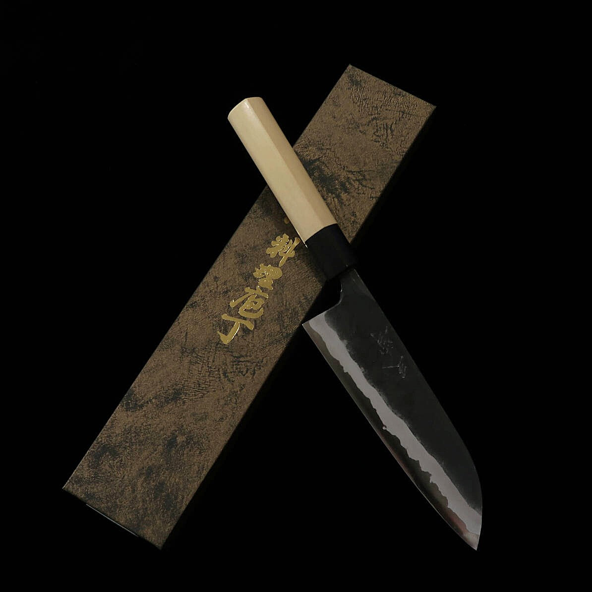 Santoku MIURA by Shindo Aogami no.2 acabado negro, mango de magnolia y cuerno de búfalo (165 mm)