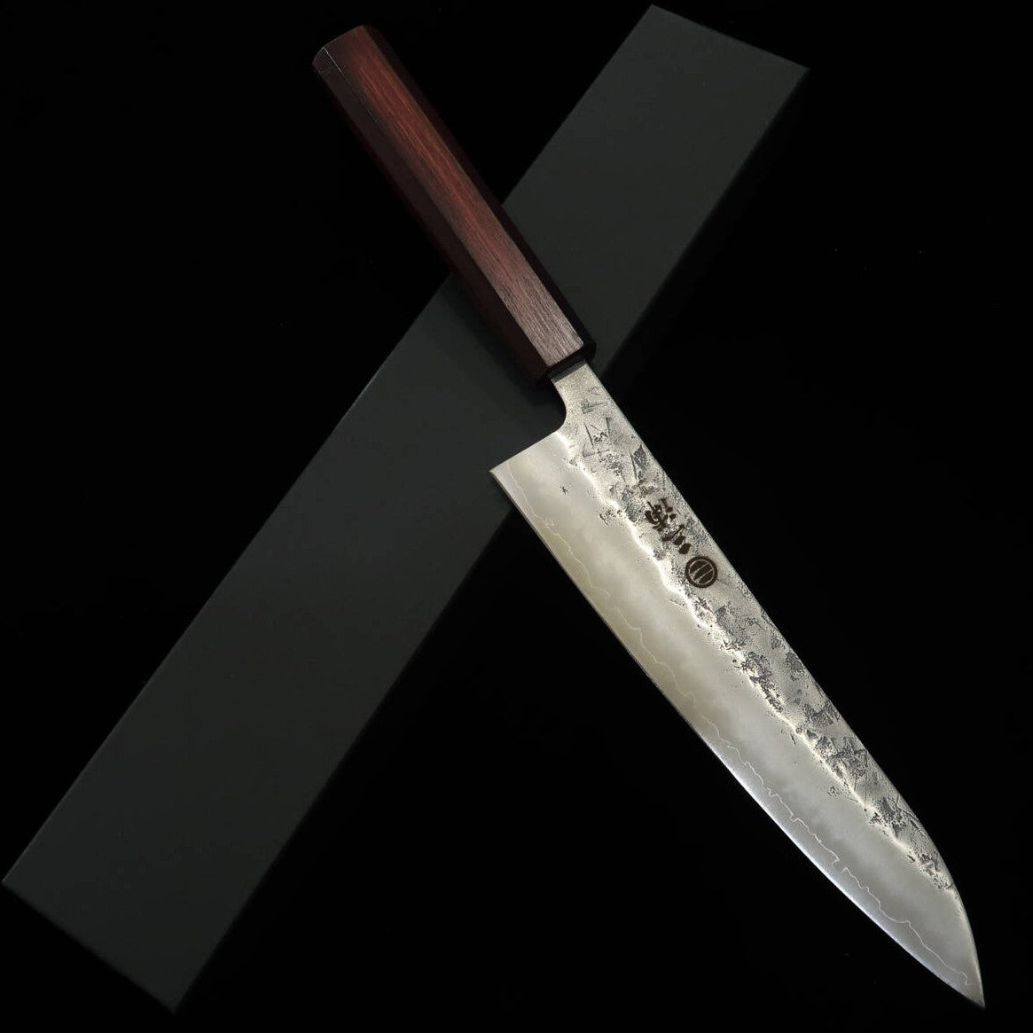 Gyuto MIURA SLD, acabado Nashiji, mango octogonal de roble (210mm)