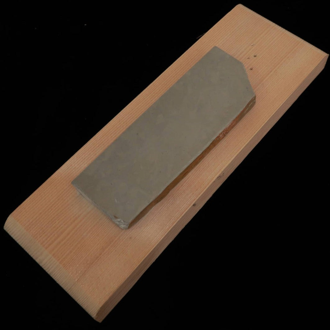 天然砥石 中山浅黄 レザー型コッパ 台付き（45×135×11mm） – 三浦刃物