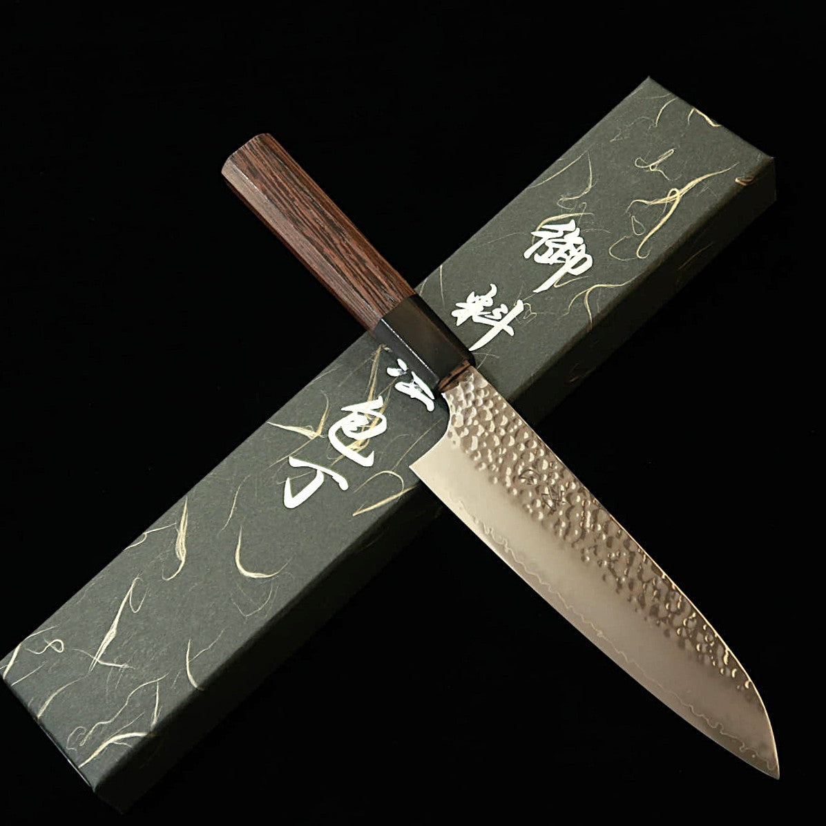 Hatsukokoro Hayabusa Santoku VG10 Tsuchime – Manche Octogonal en Wengé (170 mm)
