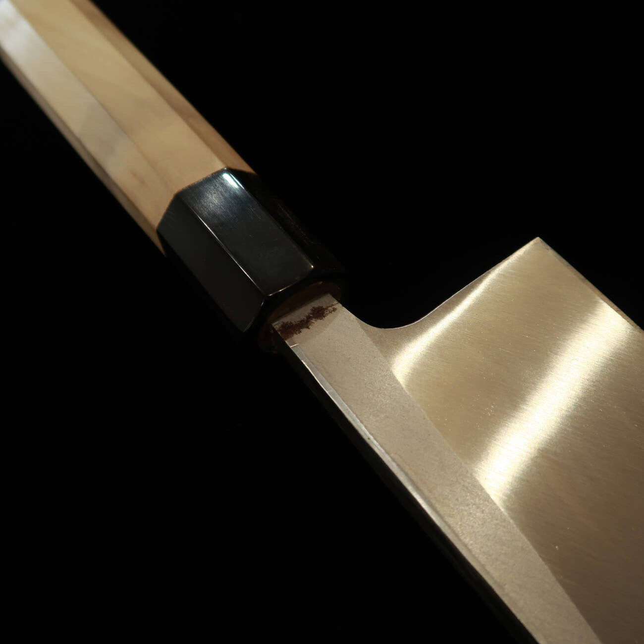 【OUTLET】三浦MIURA 出刃 白紙二号 黒打ち 朴八角柄(180mm)傷有り