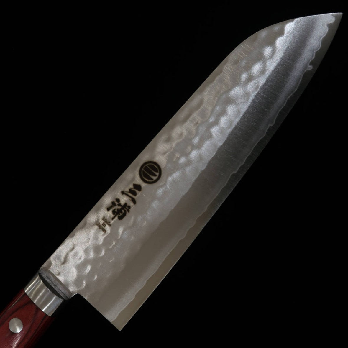 Santoku MIURA V1 Martillado Mango Rojo (165mm)