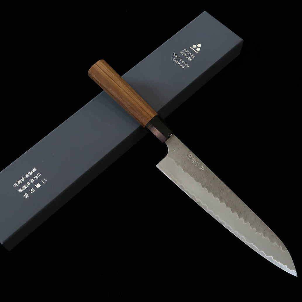NIGARA Forjaria Nitakari - Aogami Super - Polida com textura martelada - Gyuto - Cabo octogonal de teca (210/240mm)