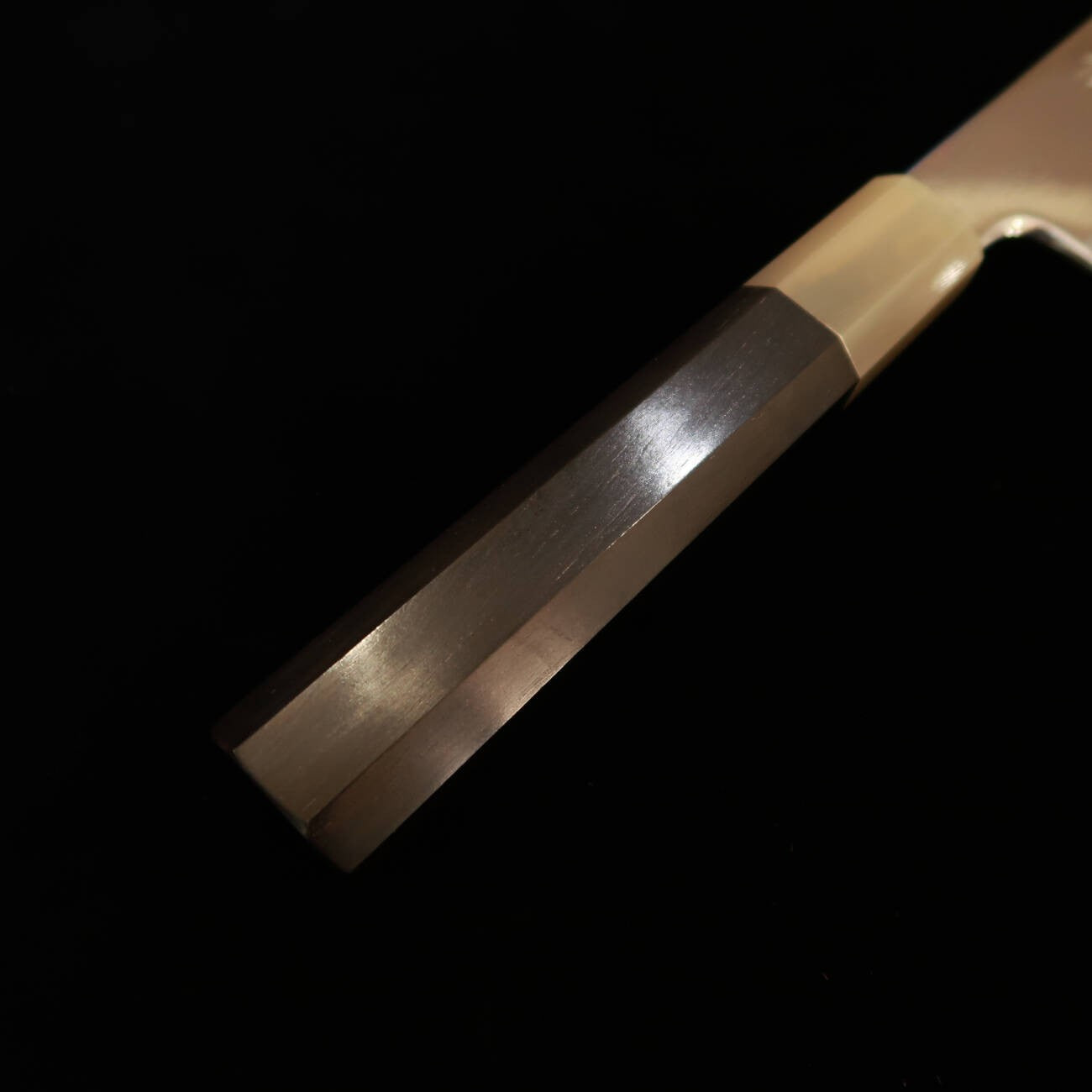 MIURA ITADAKI Gyuto de un solo filo Shirogami No.2 Espejo mango octogonal de ébano (210/240 mm)