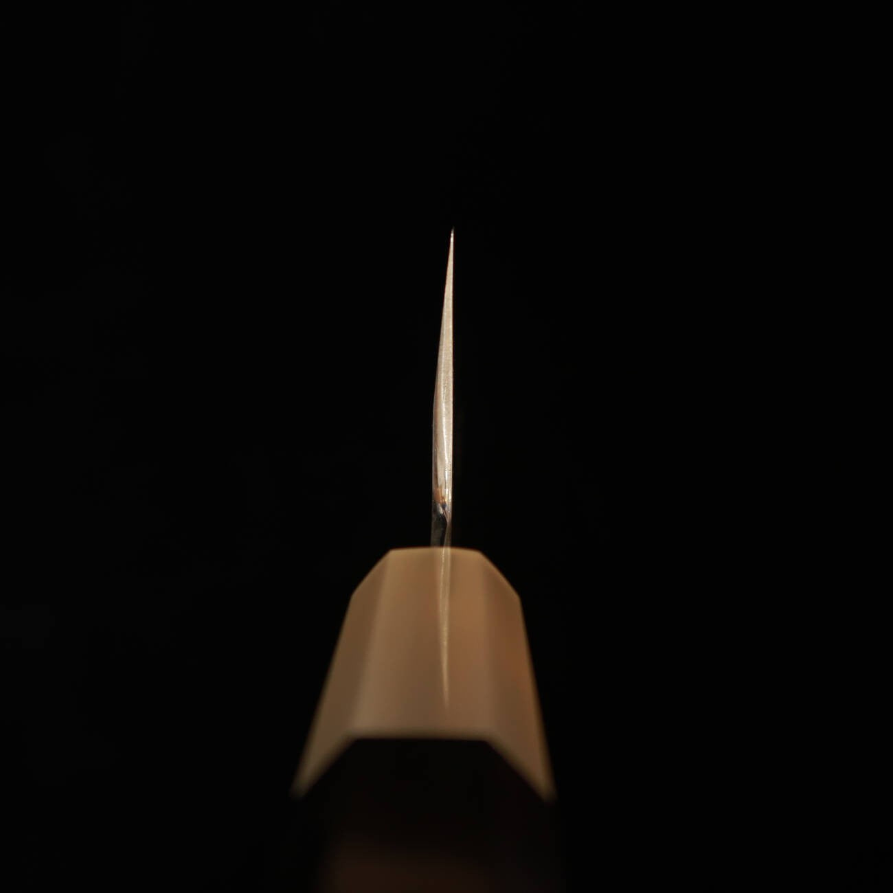 MIURA ITADAKI Gyuto de un solo filo Shirogami No.2 Espejo mango octogonal de ébano (210/240 mm)