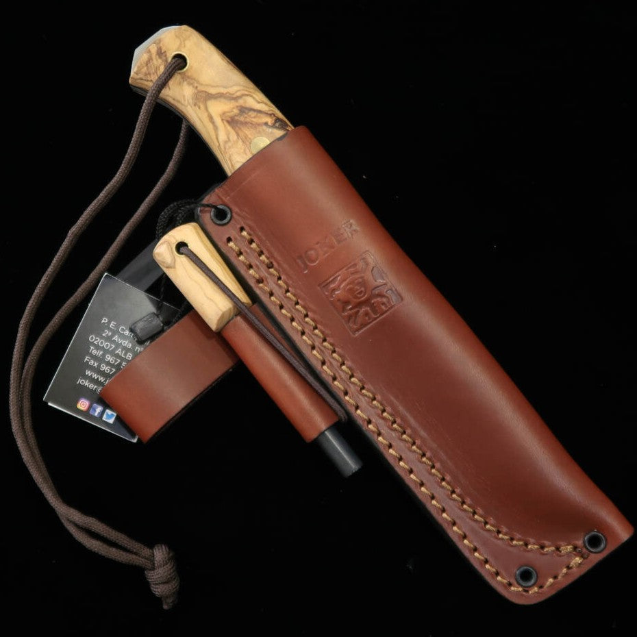 JOKER jok0007 CO123-P Ember F con firesteel de olivo, cuchillo bushcraft