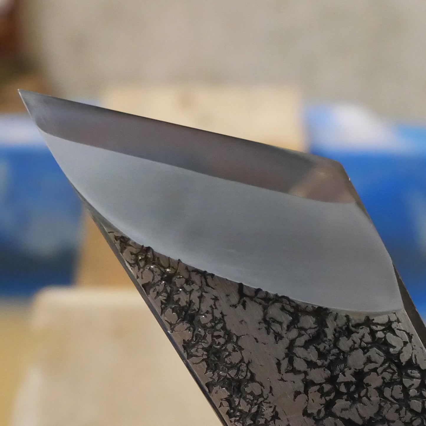 天然砥石 中山浅黄 レザー型コッパ 台付き(78×132×33mm)