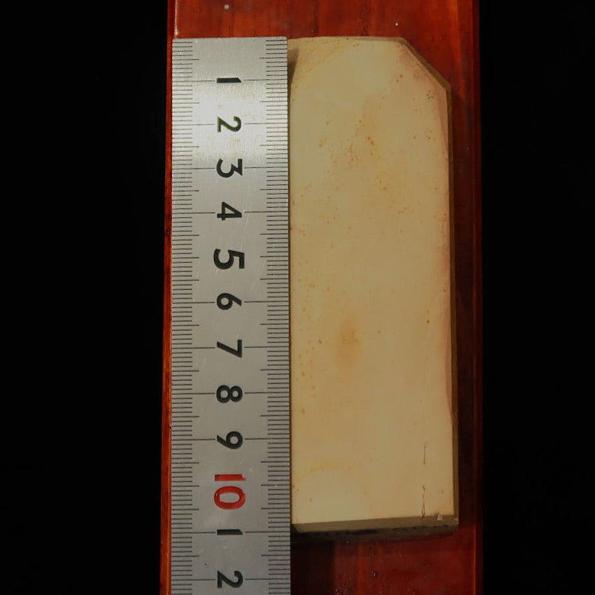 Pedra natural de amolar Okudono awasedo, pedaço (koppa) com base, 53×112×17 mm