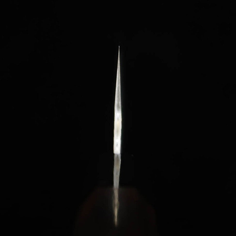 Nigara Hamono VG XEOS Santoku martelada Damasco com cabo de ébano (185mm)