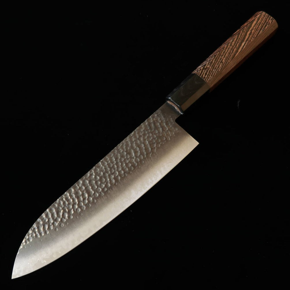 MIURA – Santoku VG10, noirci, damas martelé, manche octogonal en wengé (180 mm)