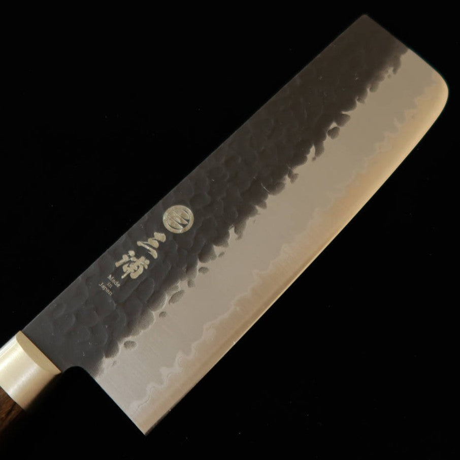 三浦MIURA 菜切 青紙スーパー 黒打ち 鎚目 焦茶柄 鍔付き（165mm
