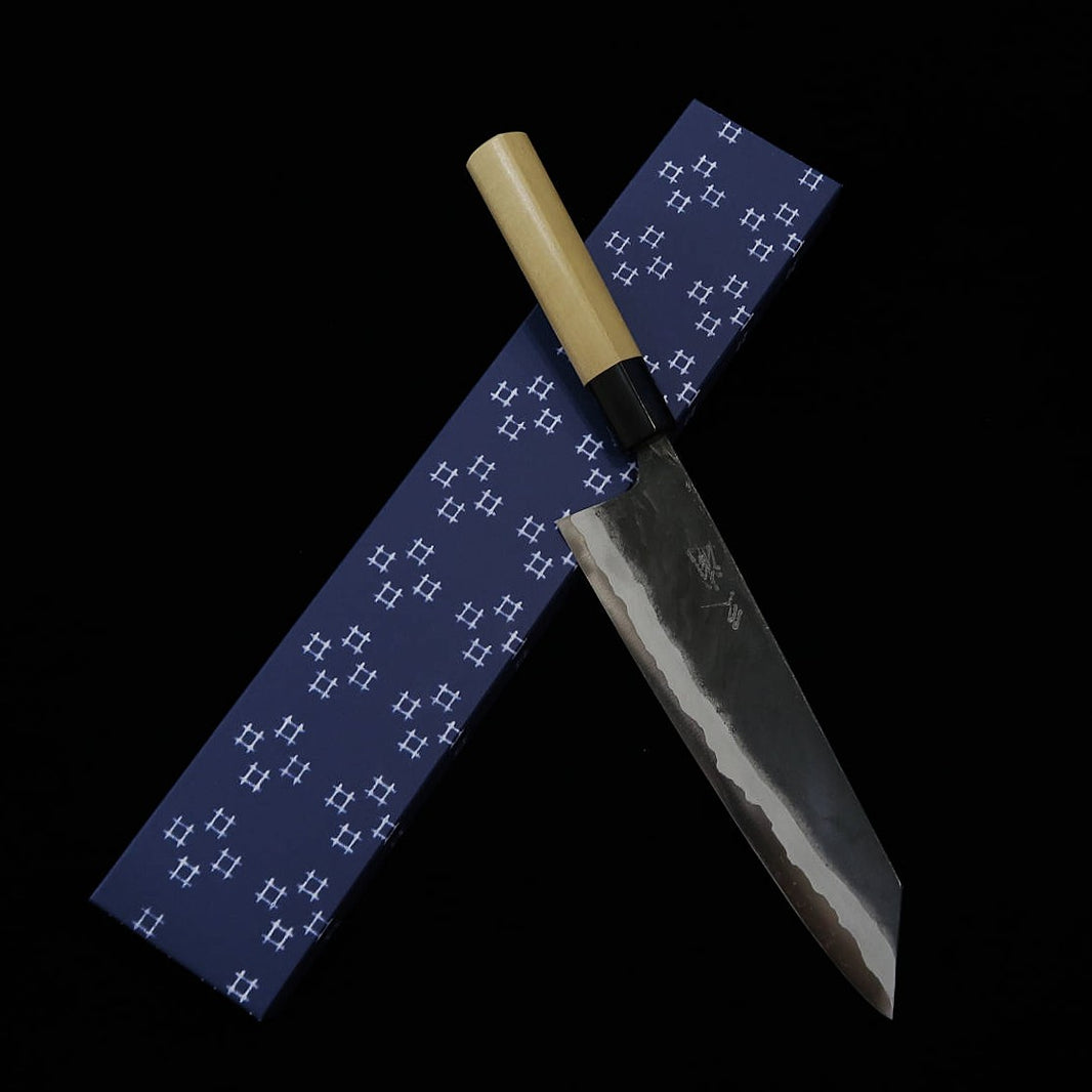 MIURA Miura by Shindo kiritsuke-gyuto acero Aogami nº2, acabado kuro-uchi, mango de magnolia con virola de cuerno de búfalo (210 mm)