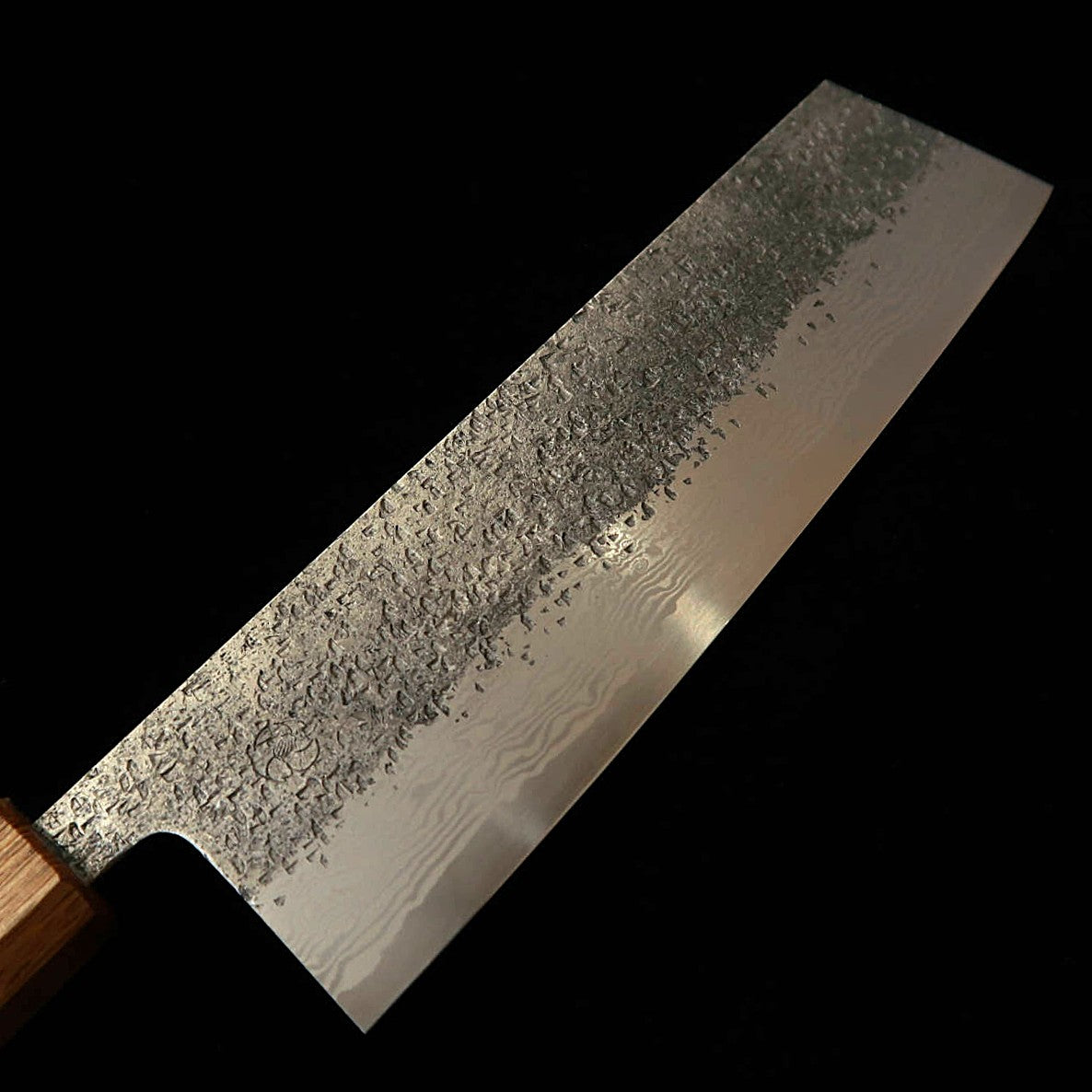 MIYAZAKI KAJIYA Miyazaki Kajiya, nakiri, acero Gingami nº 3, damasco martilleado, tratamiento subcero, mango de roble lacado al fuego (180 mm)