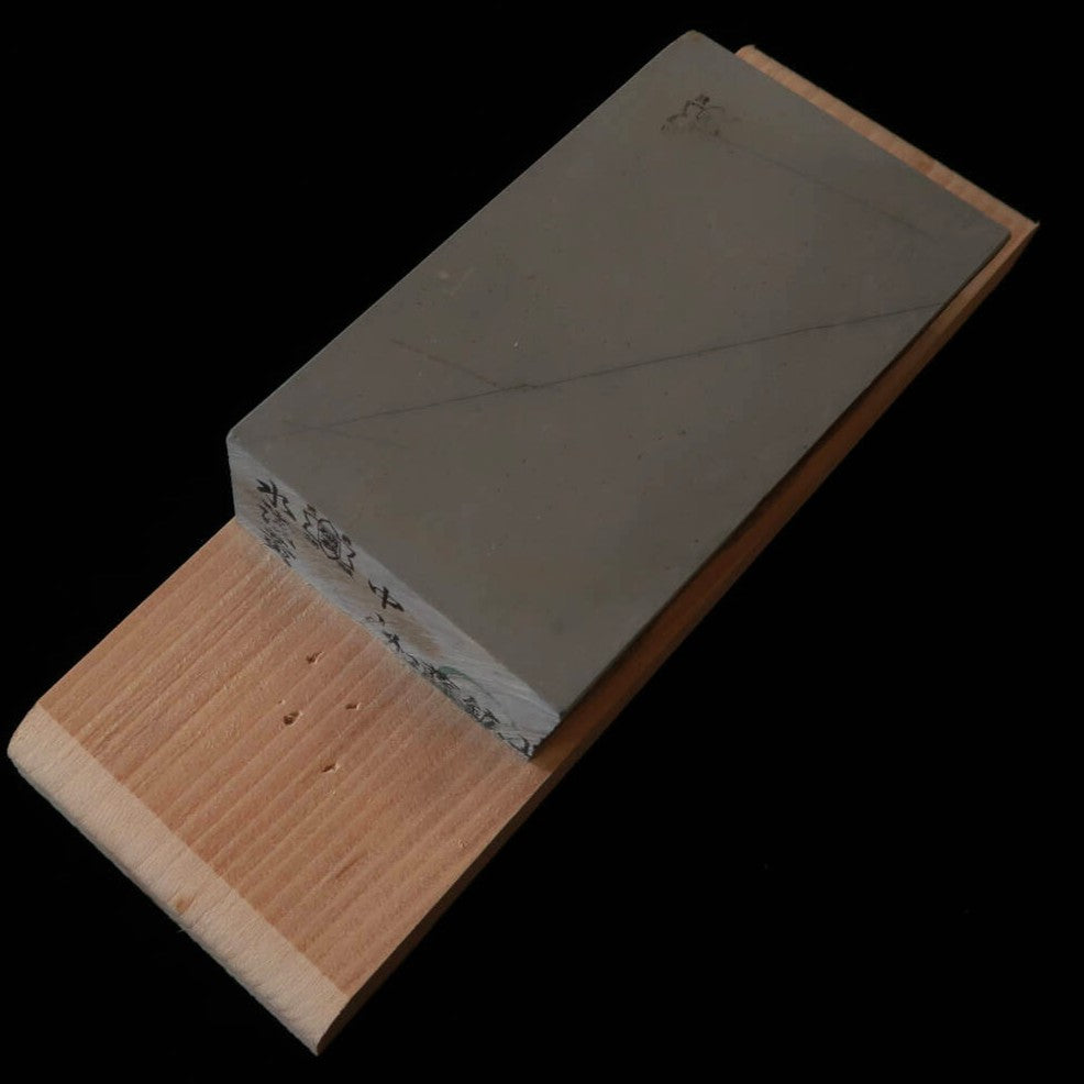 天然砥石　中山浅黄　レザー型コッパ　台付き（78×132×33mm）