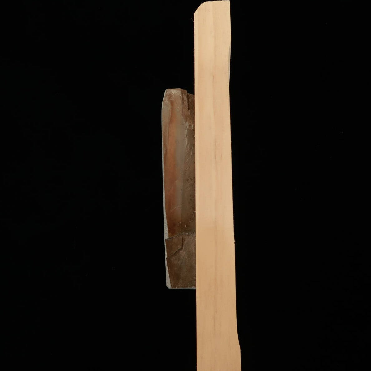 Pierre à aiguiser naturelle Nakayama Asagi forme cuir avec socle (48×133×22 mm)