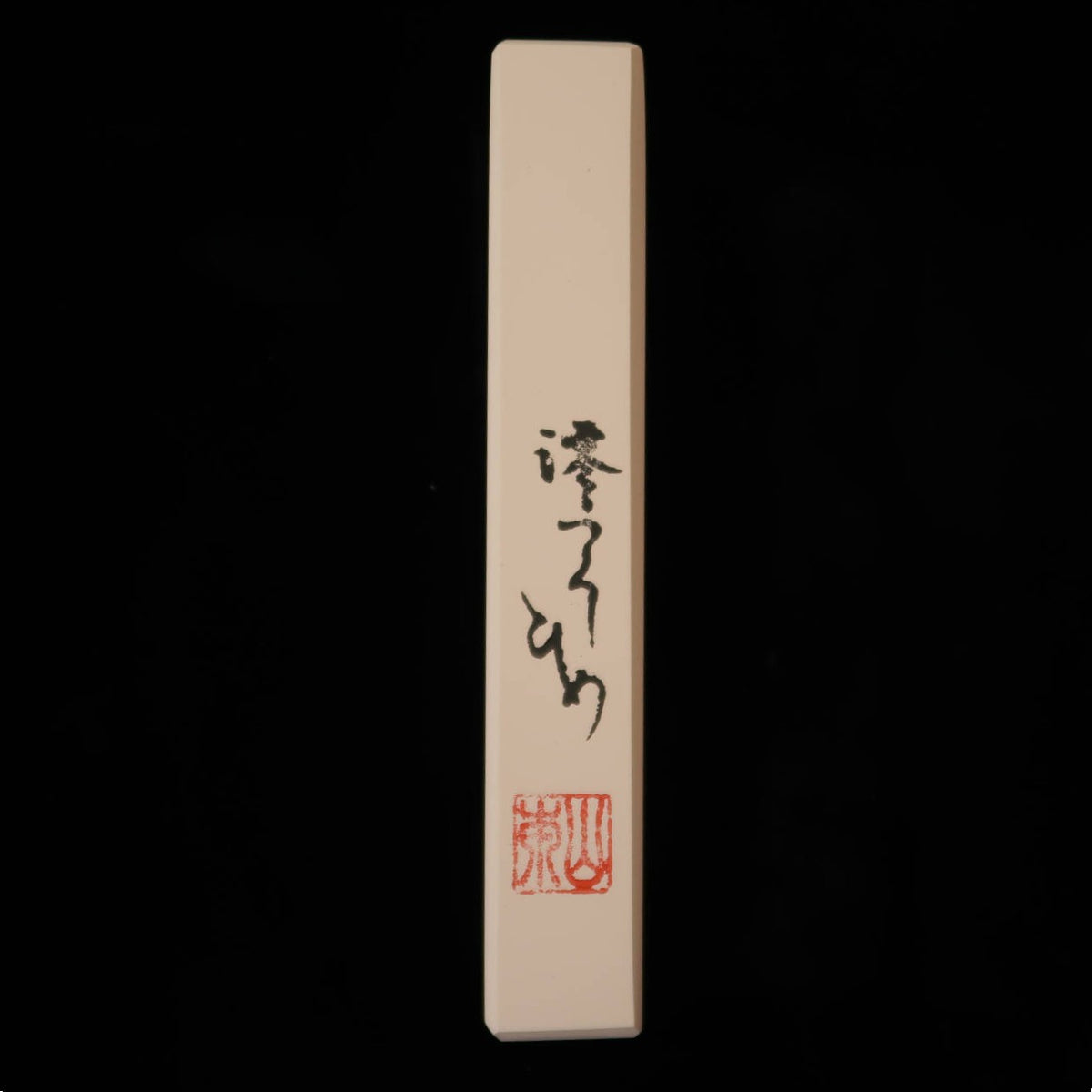 « Tendre l’oreille » Iyo Meito, pierre semi-naturelle, 68×187×32 mm