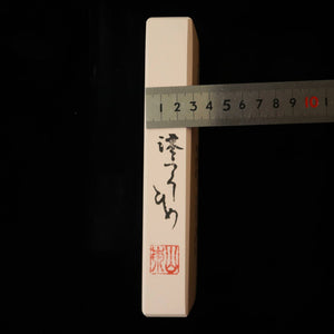 « Tendre l’oreille » Iyo Meito, pierre semi-naturelle, 68×187×32 mm
