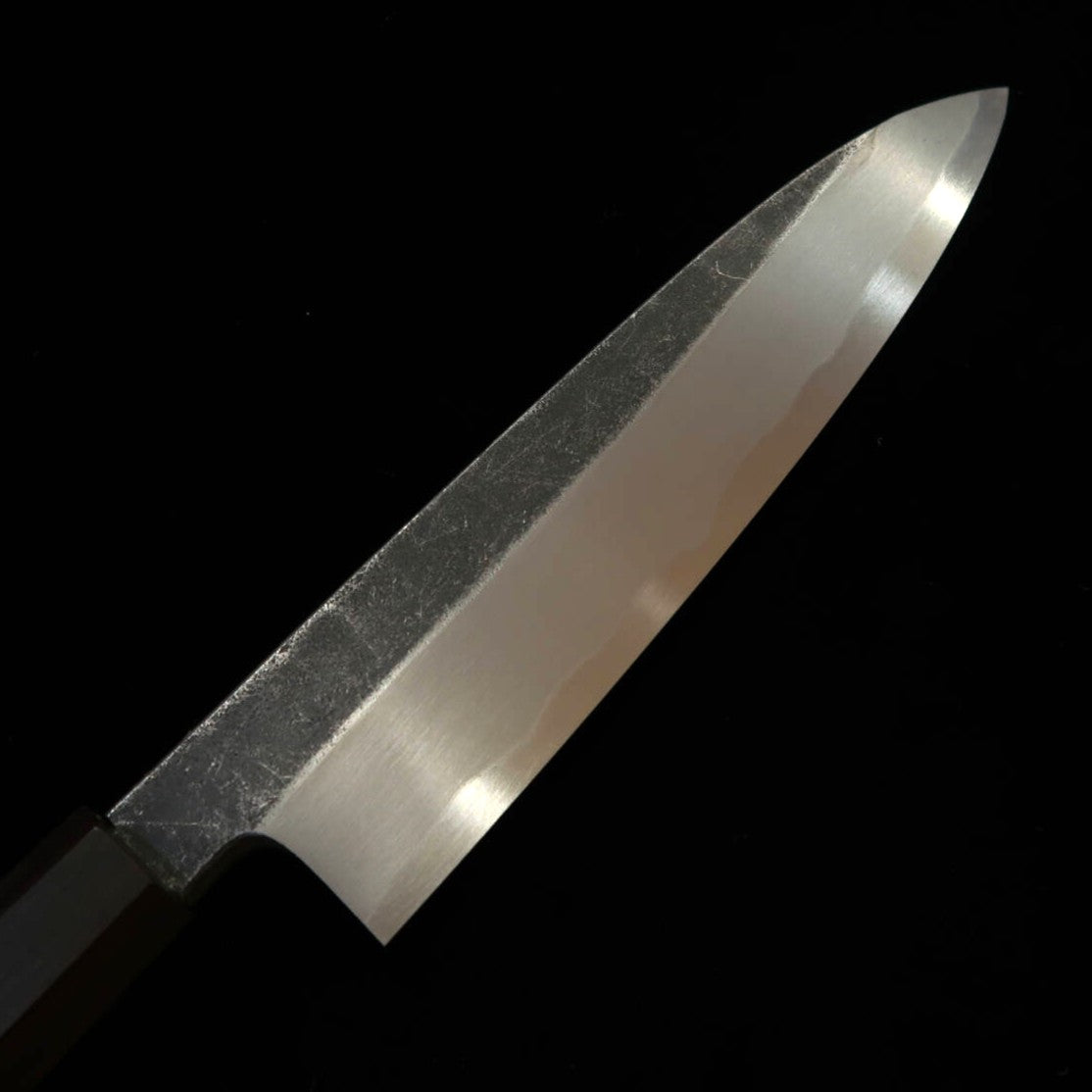 Shirasagi Faca Gyuto de um só fio Aogami #2 acabamento preto martelado cabo integral de ébano (210 mm)