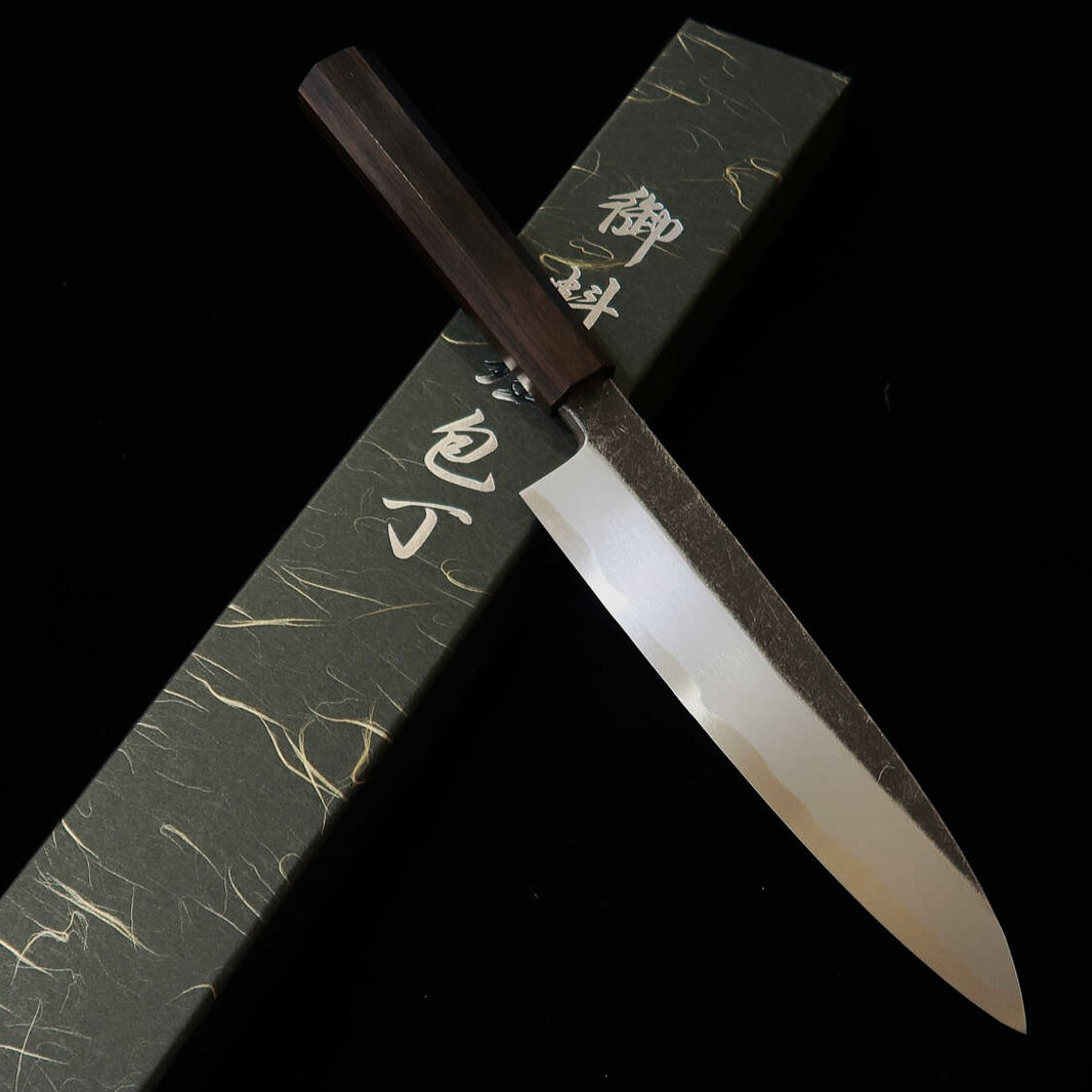 Shirasagi, gyuto de un solo bisel, acero Aogami #2, acabado negro forjado, martillado, mango integral de ébano (210 mm)