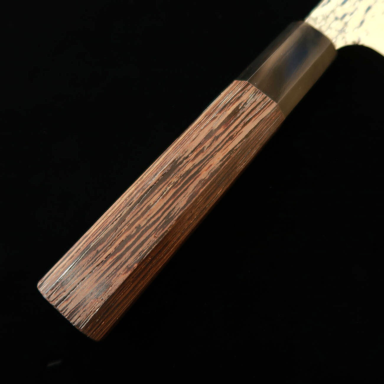 Hatsukokoro Hayabusa Santoku VG10 Tsuchime – Manche Octogonal en Wengé (170 mm)