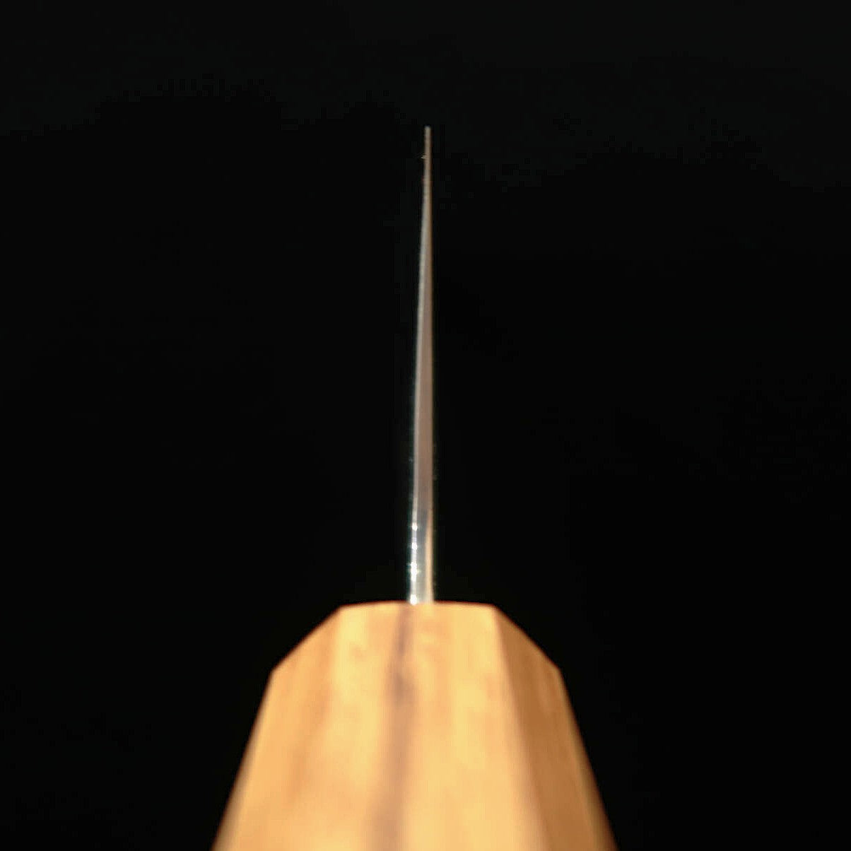 Couteau Gyuto MIURA - Acier AUS10, Damas torsadé (Nawame), Manche Octogonal en Chêne (240 mm)