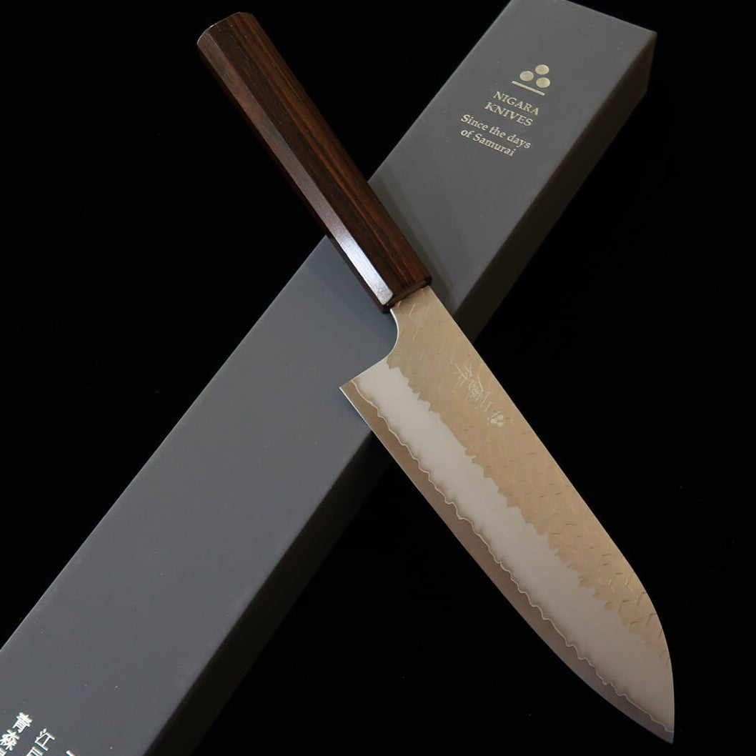 NIGARA Nitōrō Hamono Tōzōsho, SG2, pulido martilleado, santoku, mango de ébano octogonal (180 mm)