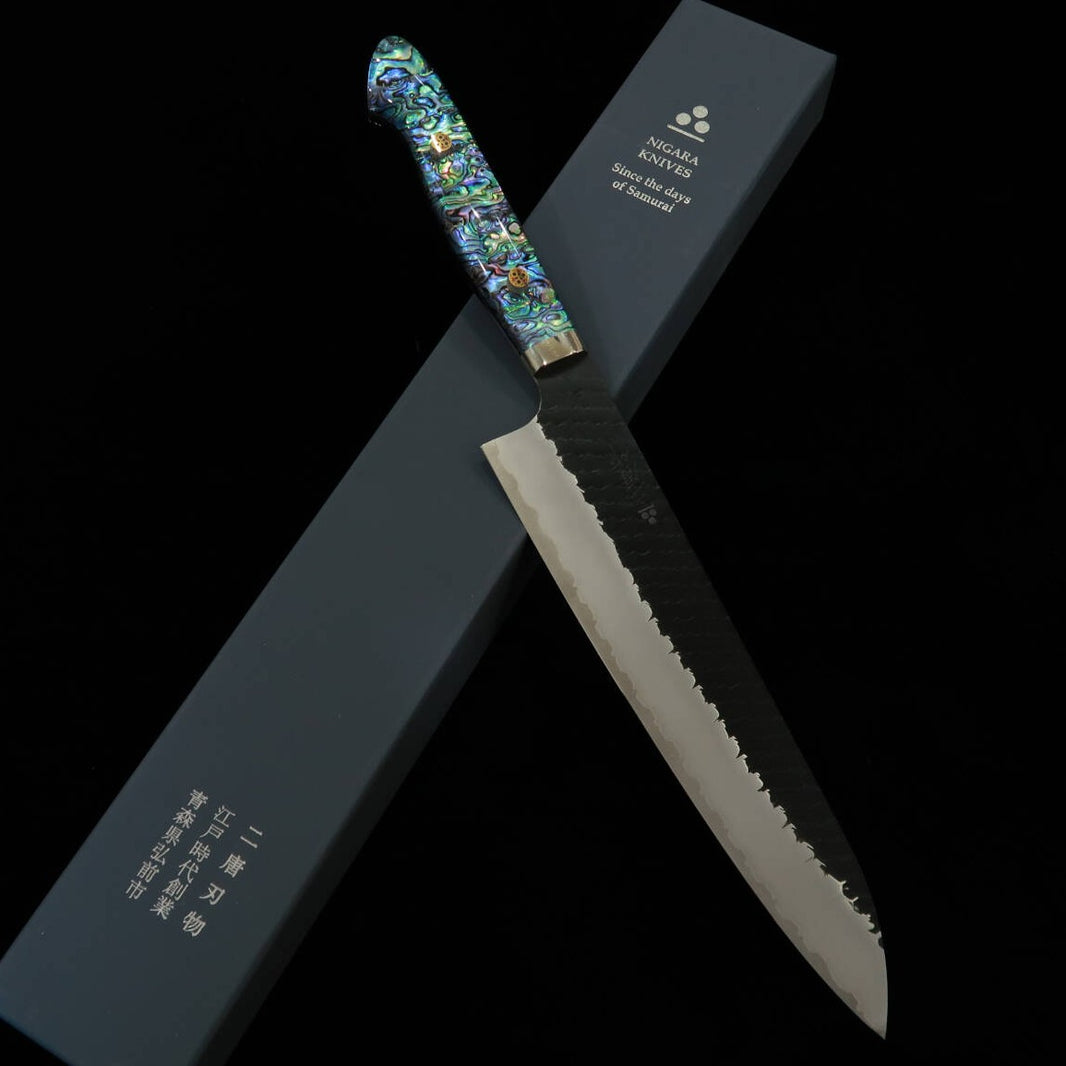 NIGARA Futakora Hamono Seizosho Gyuto SG2, acabado negro forjado con martilleado, mango con incrustaciones de nácar (210/240 mm)