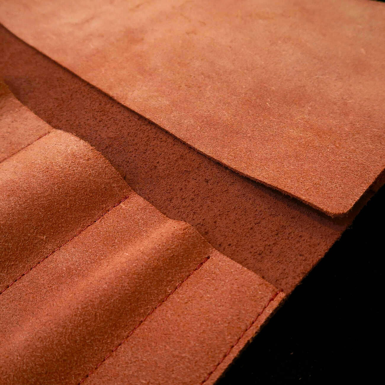 YOKU leatherworks　レザーナイフロール 床革レッド　鞄型　