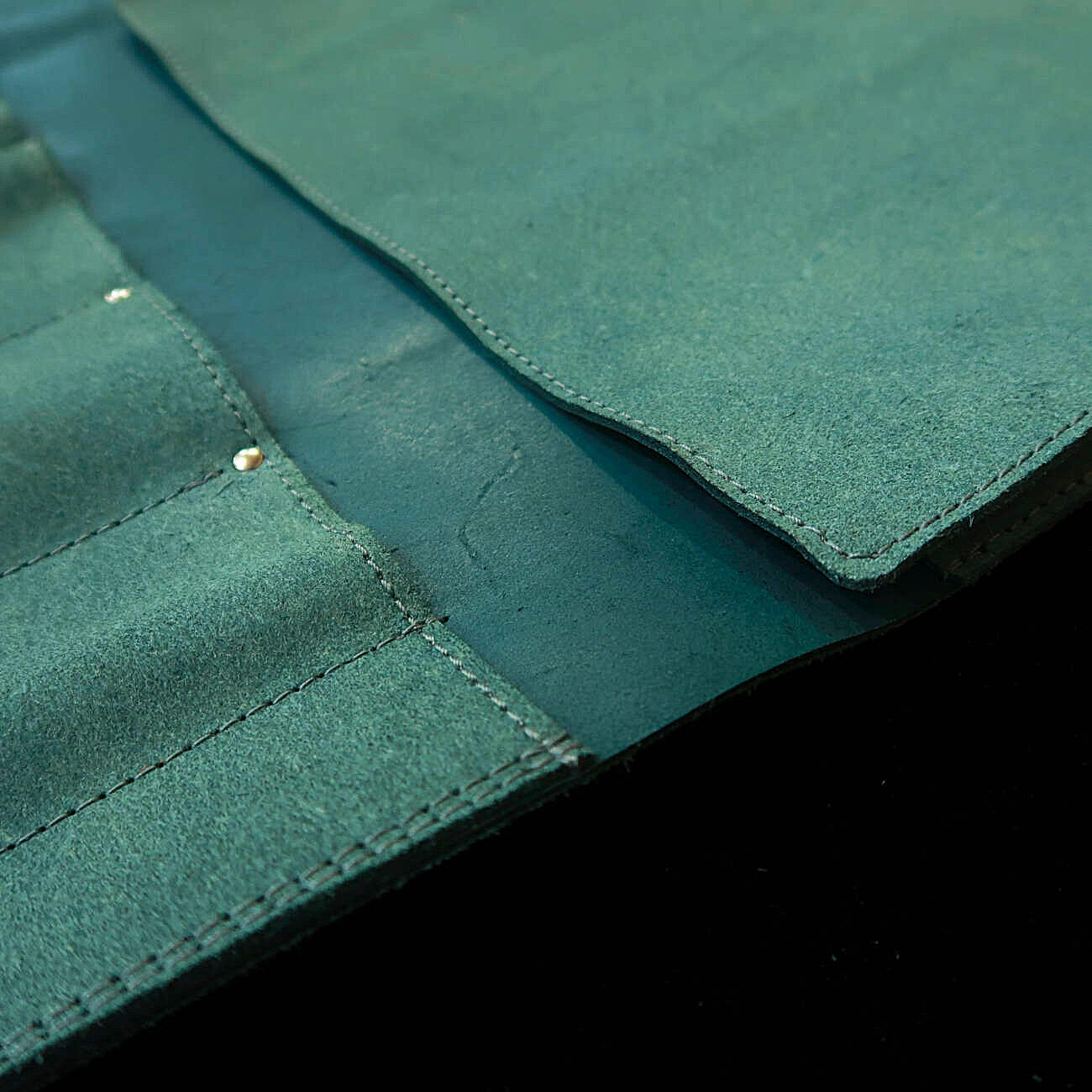 YOKU leatherworks　レザーナイフロール 床革グリーン　鞄型　