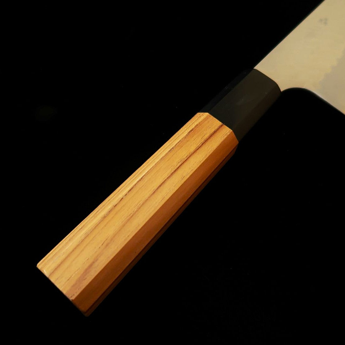 NIGARA Nitōra Hamono SG2 Polido martelado Santoku Cabo octogonal em teca (180 mm)
