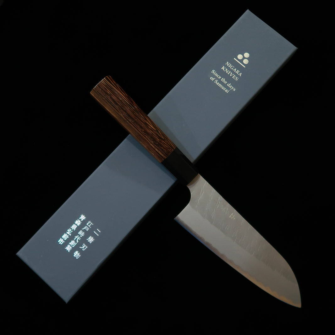 Nigara Hamono santoku Aogami Super, damasco martelado, cabo octogonal de wengué (180 mm)
