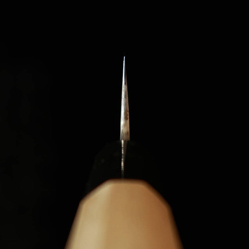 SAKAI KIKUMORI – série Kikugetsu Uzu, santoku acier bleu n°1, damas, manche octogonal en magnolia (180 mm)
