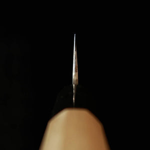 SAKAI KIKUMORI – série Kikugetsu Uzu, santoku acier bleu n°1, damas, manche octogonal en magnolia (180 mm)