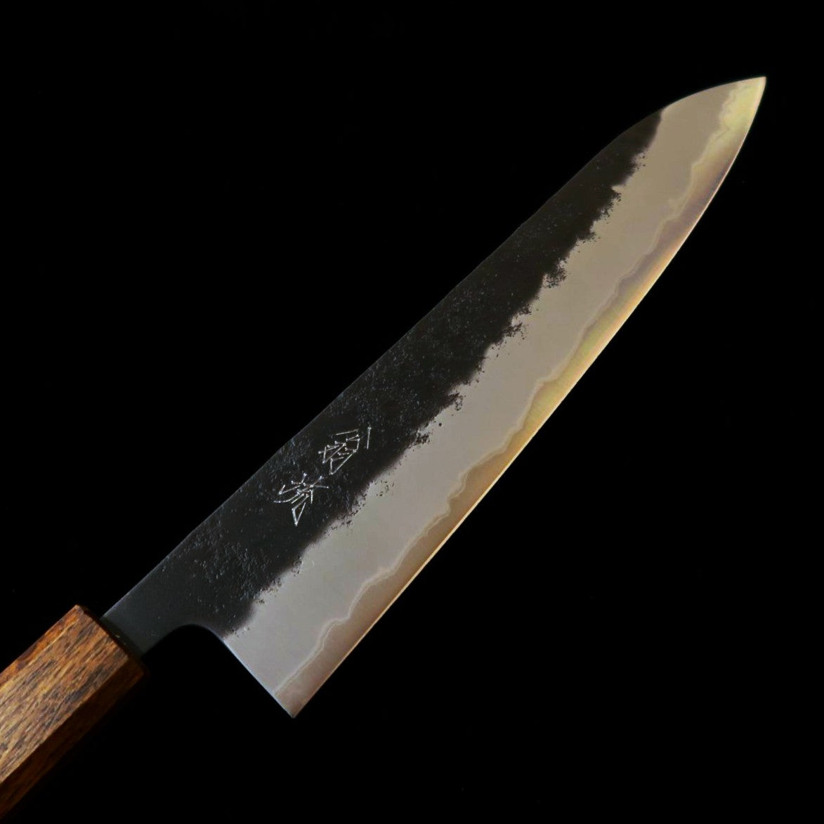 HADO Hado Okina-ryu Aogami Super, núcleo de acero azul super recubierto en inoxidable, acabado ennegrecido, nashiji, mango de roble negro, gyuto (240 mm)