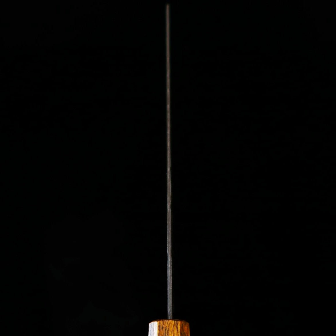 HADO Hado Okina-ryu Aogami Super, núcleo de acero azul super recubierto en inoxidable, acabado ennegrecido, nashiji, mango de roble negro, gyuto (240 mm)