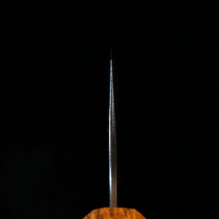 HADO Hado Okina-ryu Aogami Super, núcleo de acero azul super recubierto en inoxidable, acabado ennegrecido, nashiji, mango de roble negro, gyuto (240 mm)