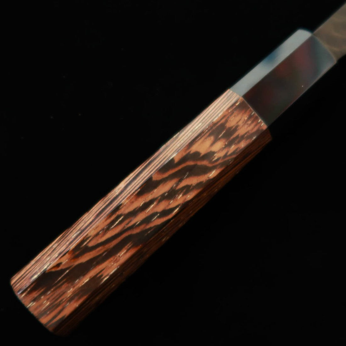 Cuchillo petty NIGARA, SG2, acabado negro martillado, mango octogonal de teca (150 mm)