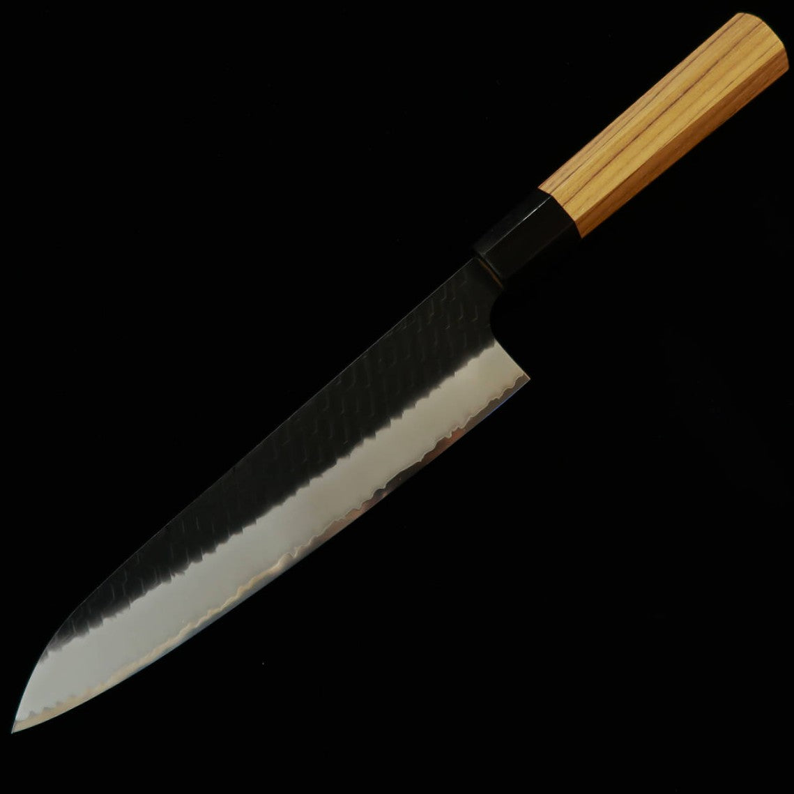 Couteau de chef (Gyuto) Nigara (Nigara Hamono), acier SG2, finition Tsuchime Kurouchi (martelé et forgé brut), manche octogonal en teck (240 mm)