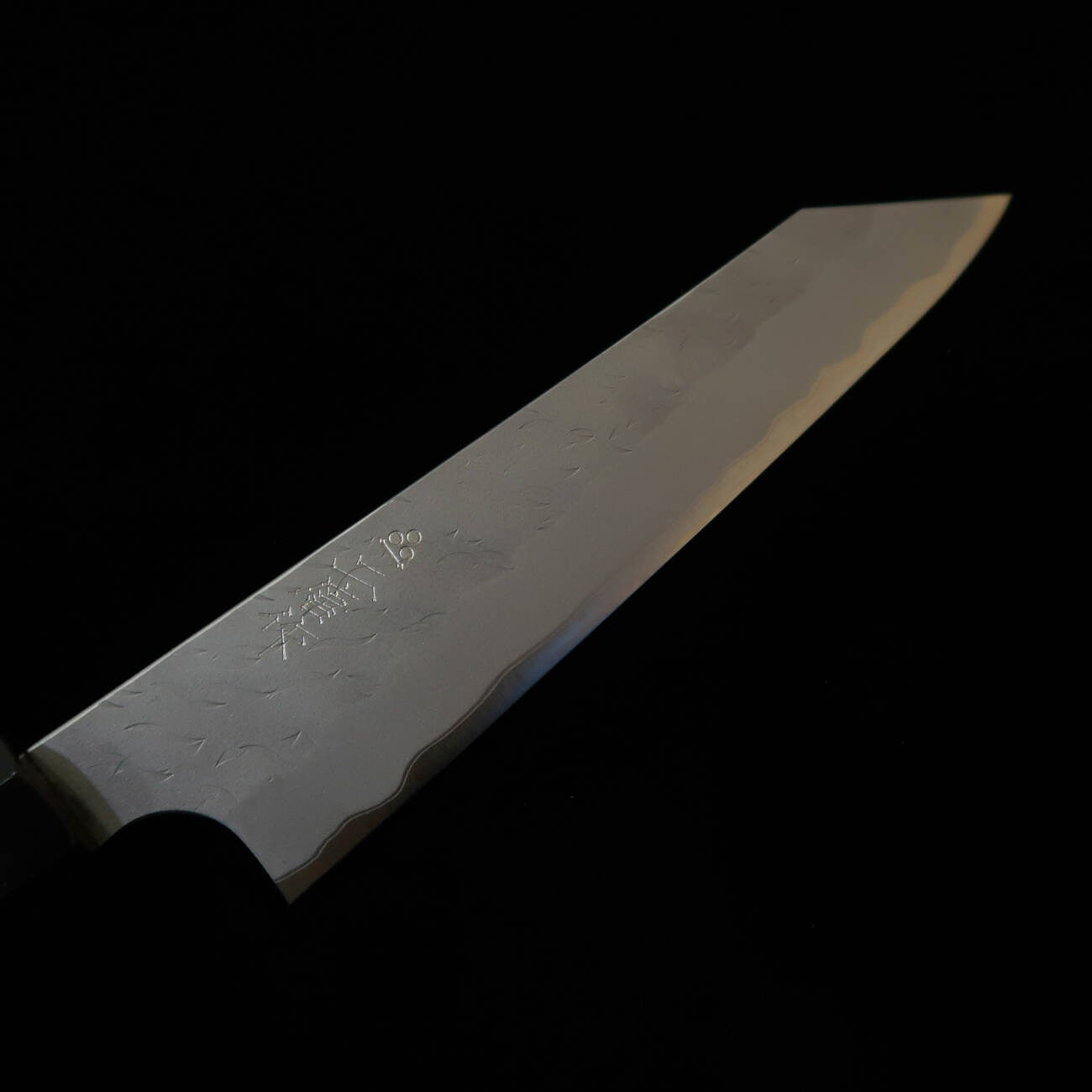 Couteau Kiritsuke d'office (Petty) Nigara (Nigara Hamono), acier Aogami Super (Acier Bleu Super), finition Tsuchime (martelé), manche octogonal en wengé (150 mm)