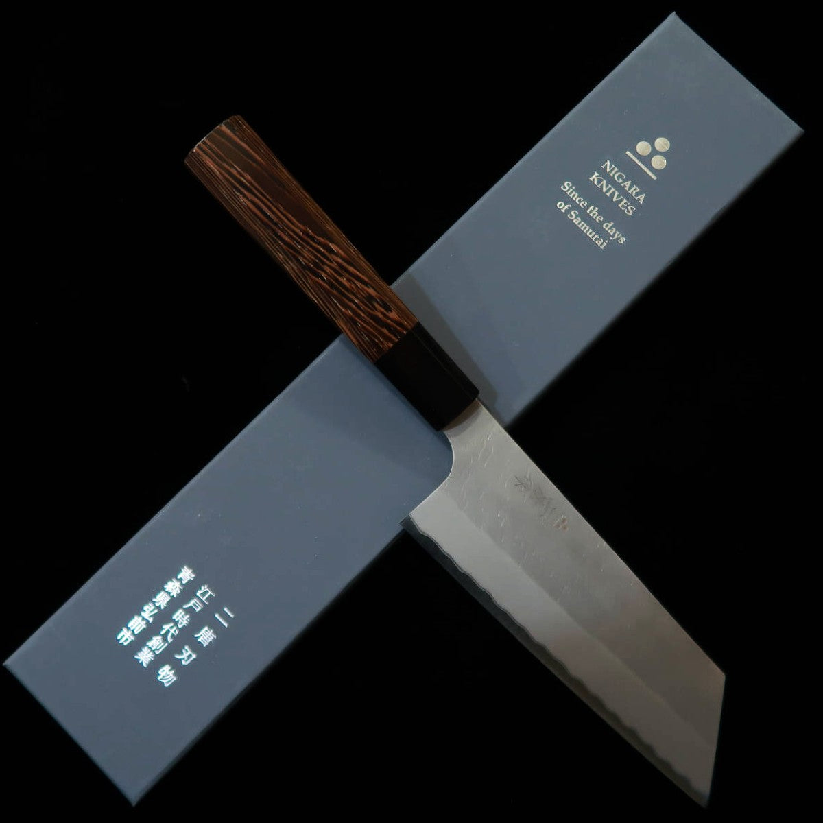 Couteau Kiritsuke Nakiri Nigara (Nigara Hamono), acier Aogami Super (Blue Paper Super), finition Tsuchime (martelé), manche octogonal en wengé (180 mm)