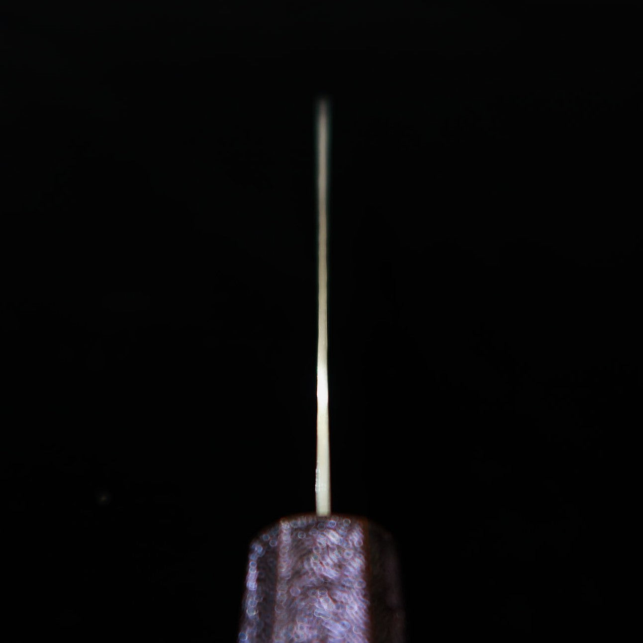 Santoku SEKI KANETSUGU Shiun, VG10, acabado martillado, mango octogonal de roble lacado (170 mm)