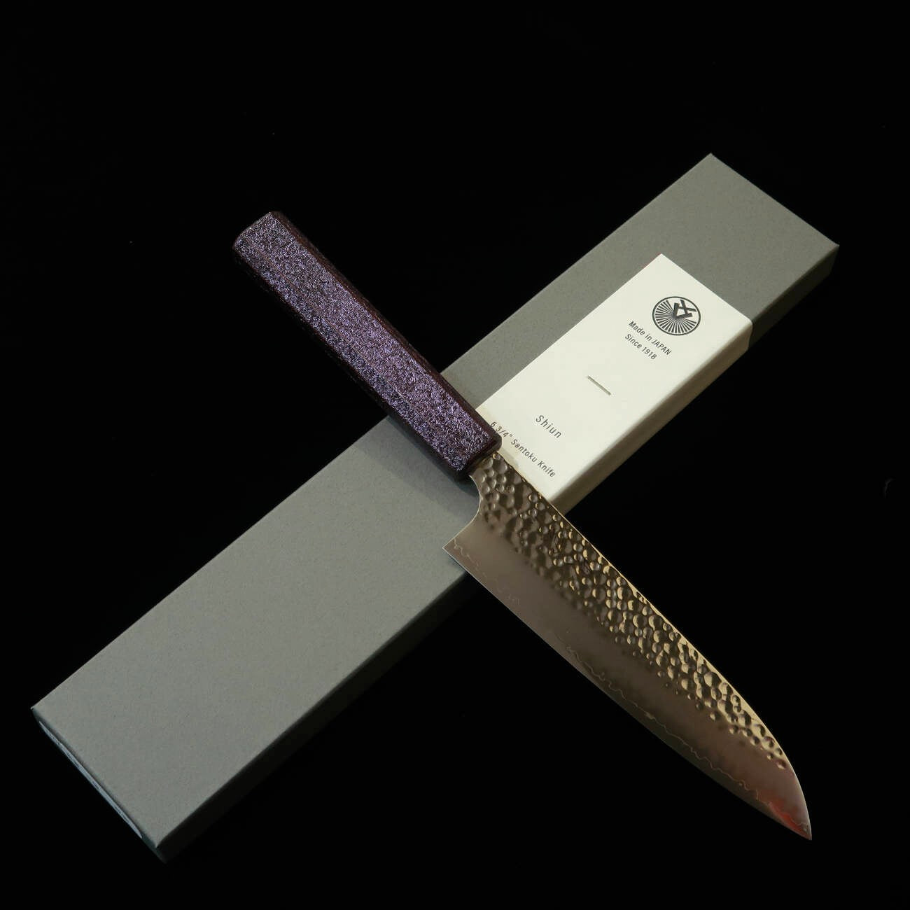 Santoku SEKI KANETSUGU Shiun, VG10, acabado martillado, mango octogonal de roble lacado (170 mm)