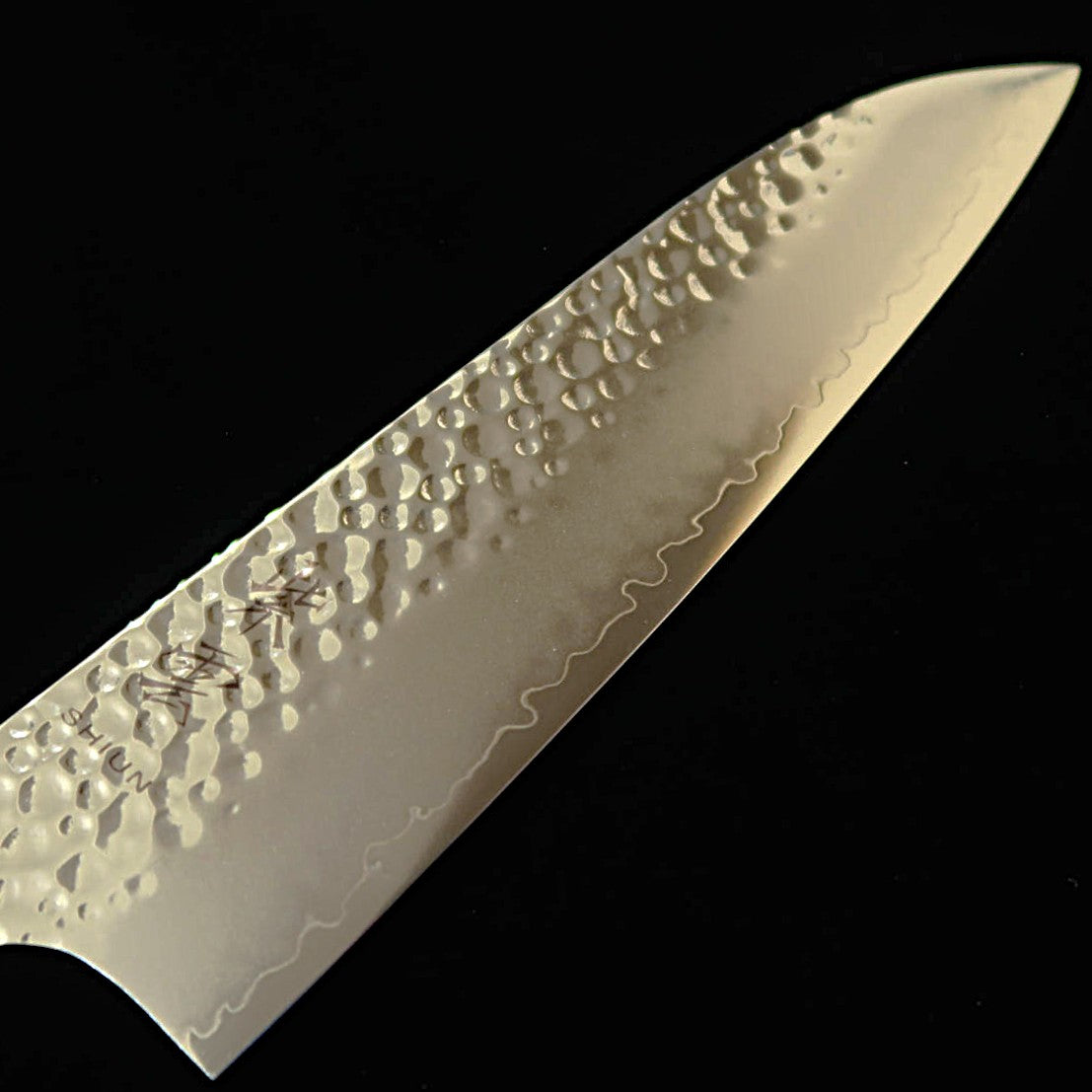 Sekikanetsugu SEKIKANETSUGU Shiun SHIUN santoku VG10, acabado martillado, incrustaciones de pan de oro sobre cobre, mango octogonal de roble lacado (170 mm)