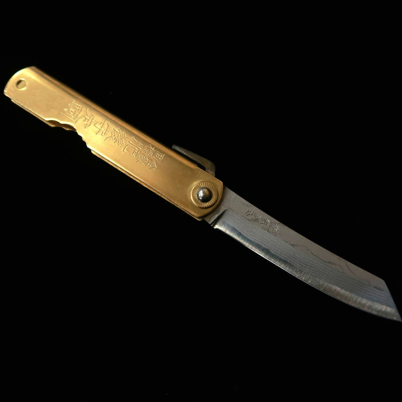 Cuchillo plegable HIGONOKAMI con mango de latón, tamaño grande, presentado en una caja de madera de paulownia