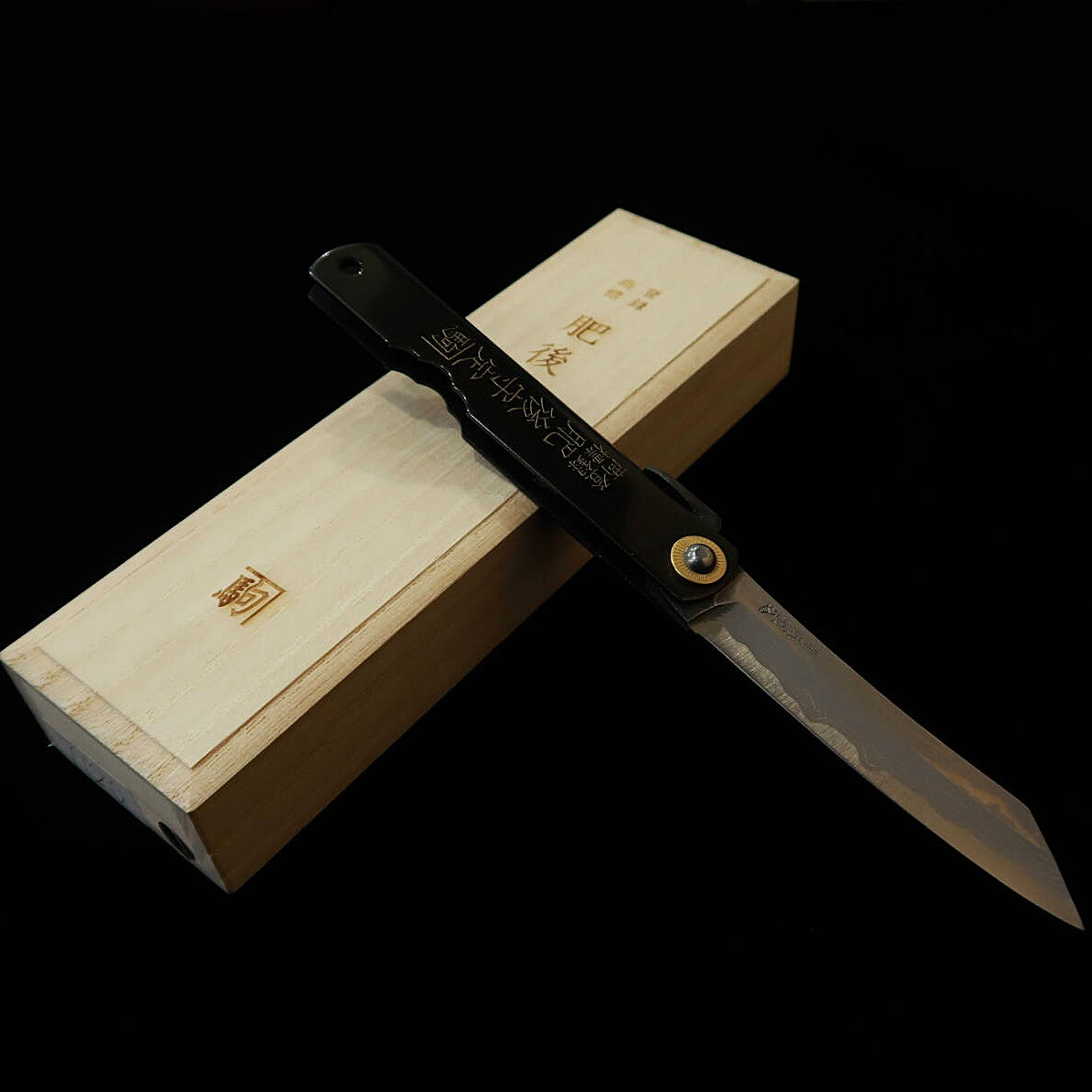 Cuchillo plegable HIGONOKAMI acero multicapa, mango negro auténtico, tamaño grande, presentado en una caja de madera de paulonia