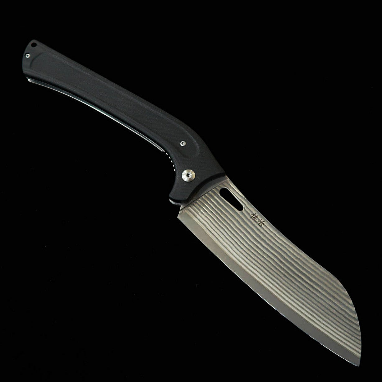 Santoku plegable SAJI TAKESHI SG2 Damasco teñido de negro (130 mm)